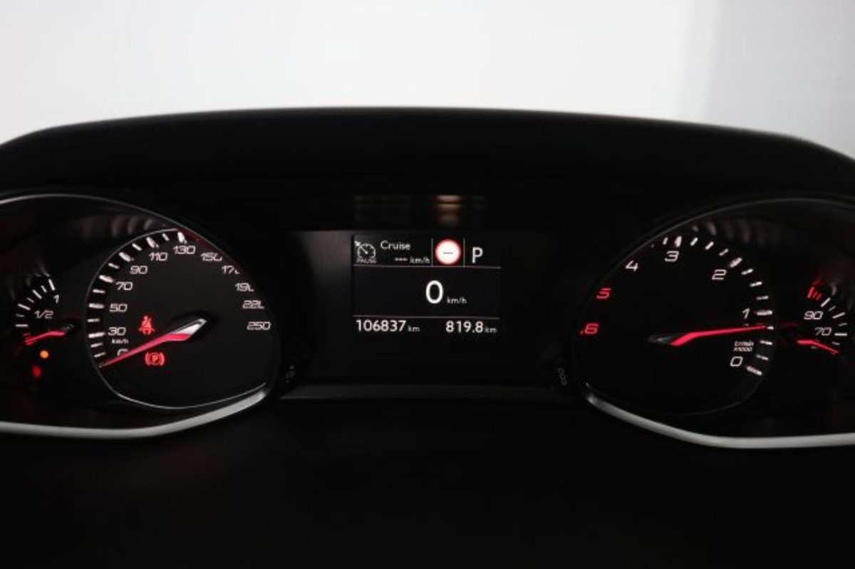 Peugeot 308 BlueHDi 120 S&S EAT6 Allure (7)