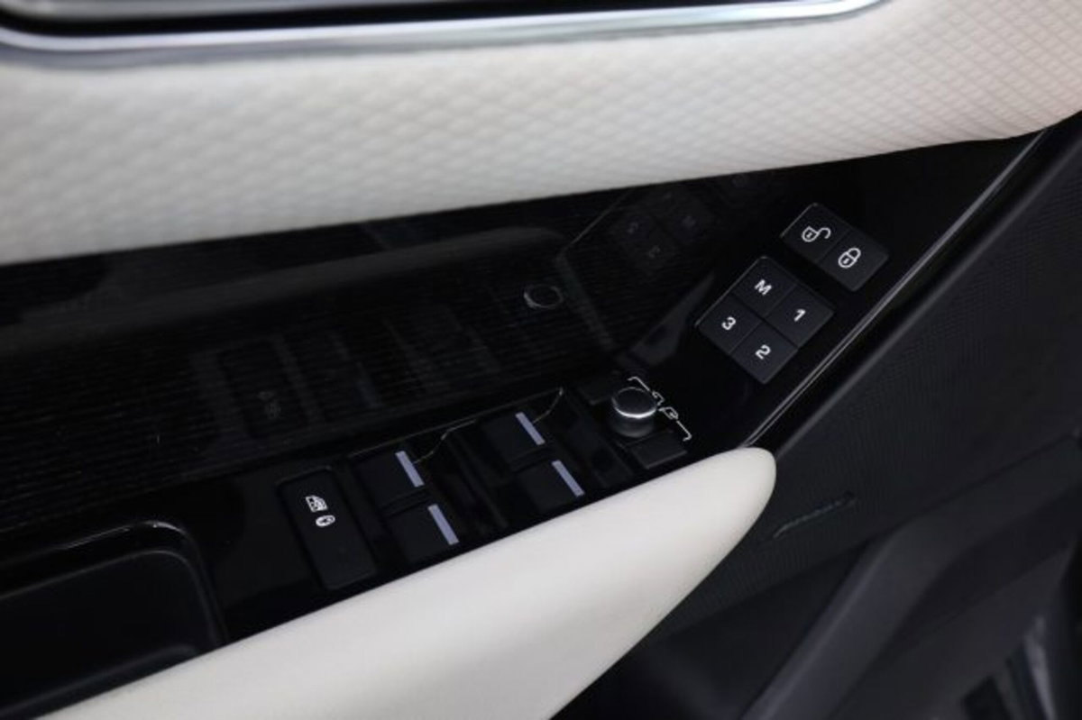 Land Rover Range Rover Velar 2.0D I4 240 CV R-Dynamic S (17)