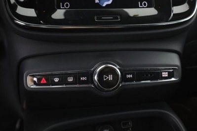 Volvo XC40 T4 Recharge Plug-in Hybrid R-design (12)
