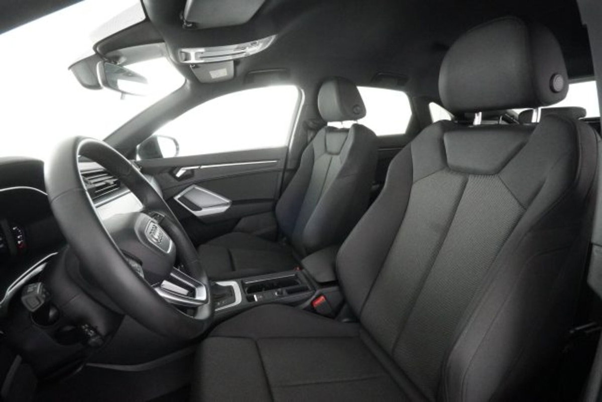 Audi Q3 Sportback 35 2.0 tdi Identity Black s-tronic (2)