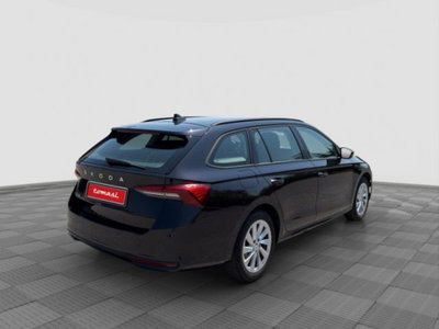 Skoda Octavia Station Wagon 2.0 tdi Executive 150cv dsg (5)