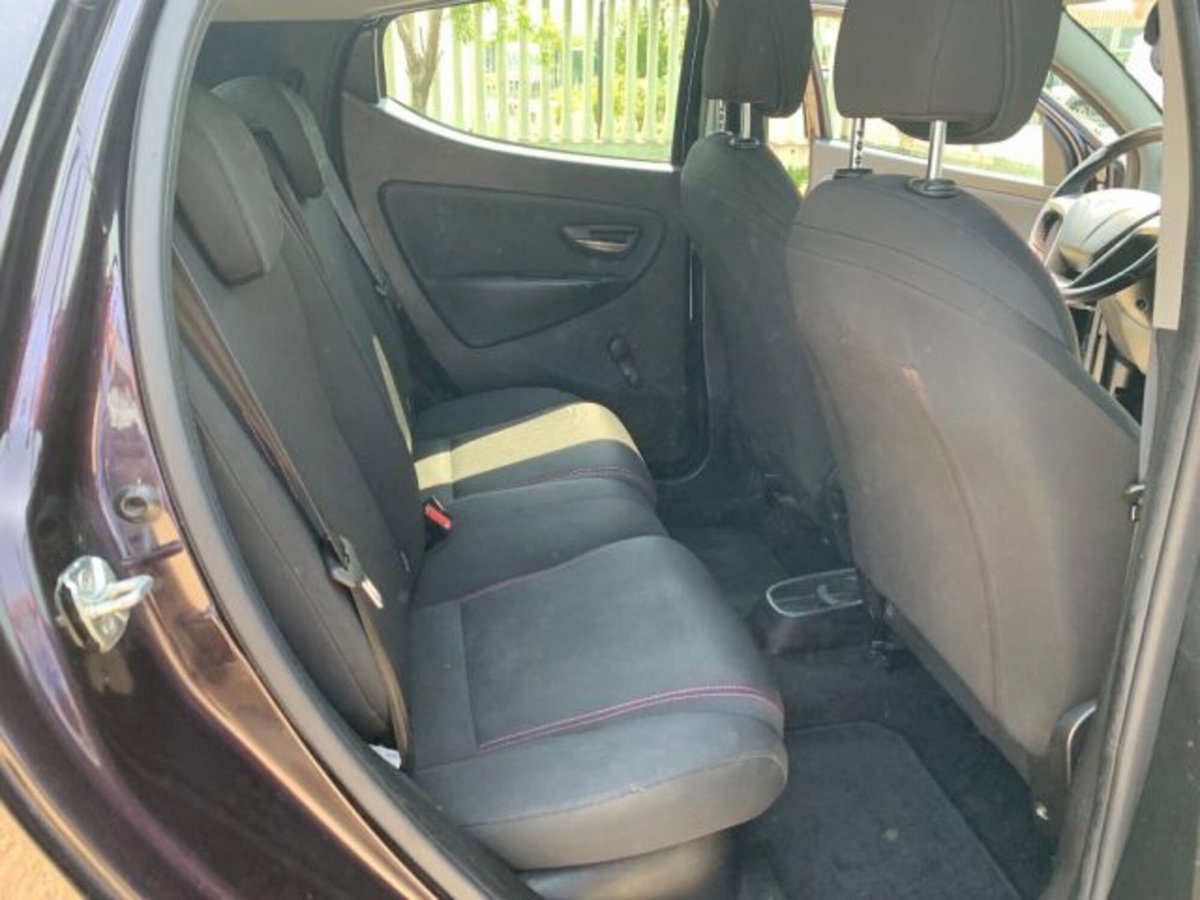 Lancia Ypsilon 0.9 TwinAir 85 CV 5 porte Metano Ecochic Gold (11)