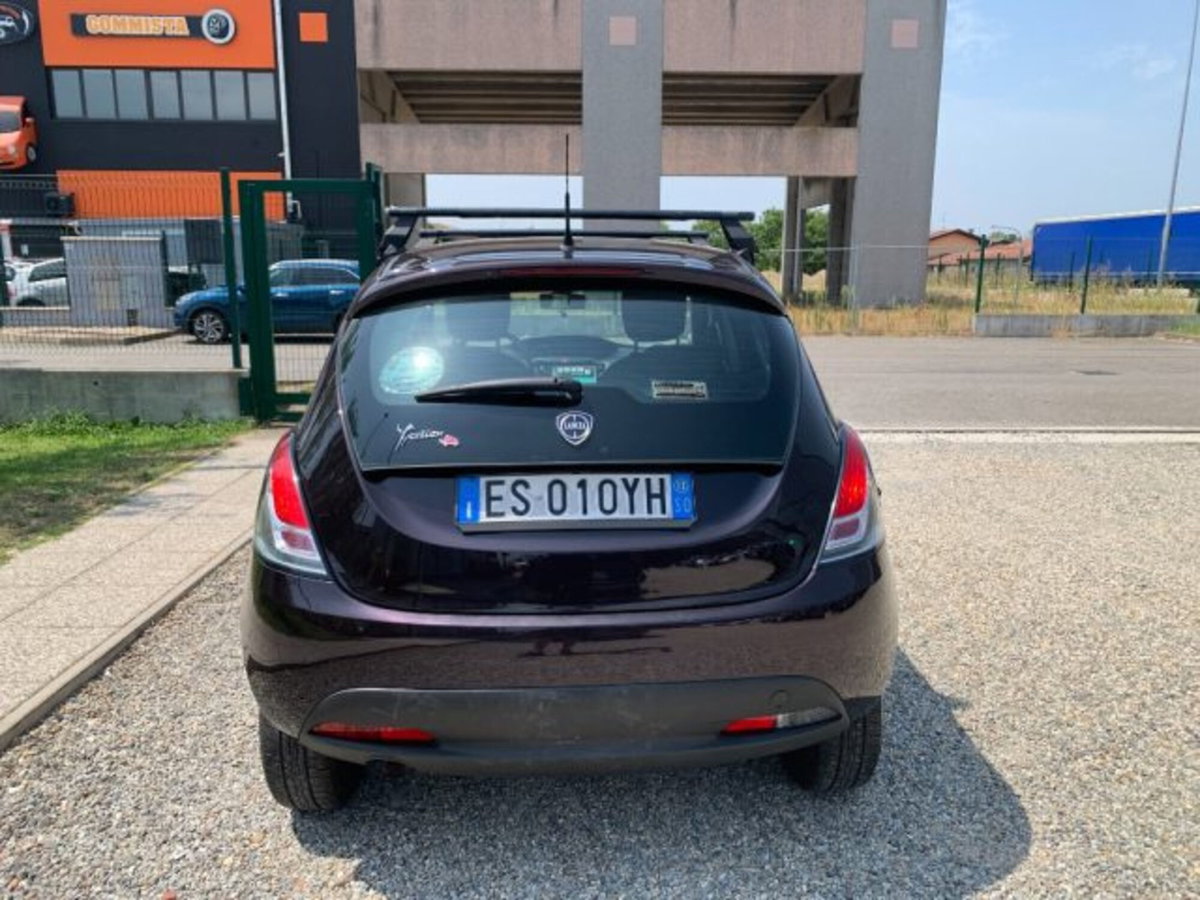 Lancia Ypsilon 0.9 TwinAir 85 CV 5 porte Metano Ecochic Gold (6)