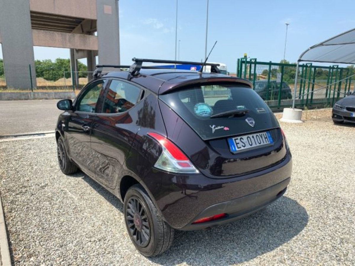 Lancia Ypsilon 0.9 TwinAir 85 CV 5 porte Metano Ecochic Gold (7)