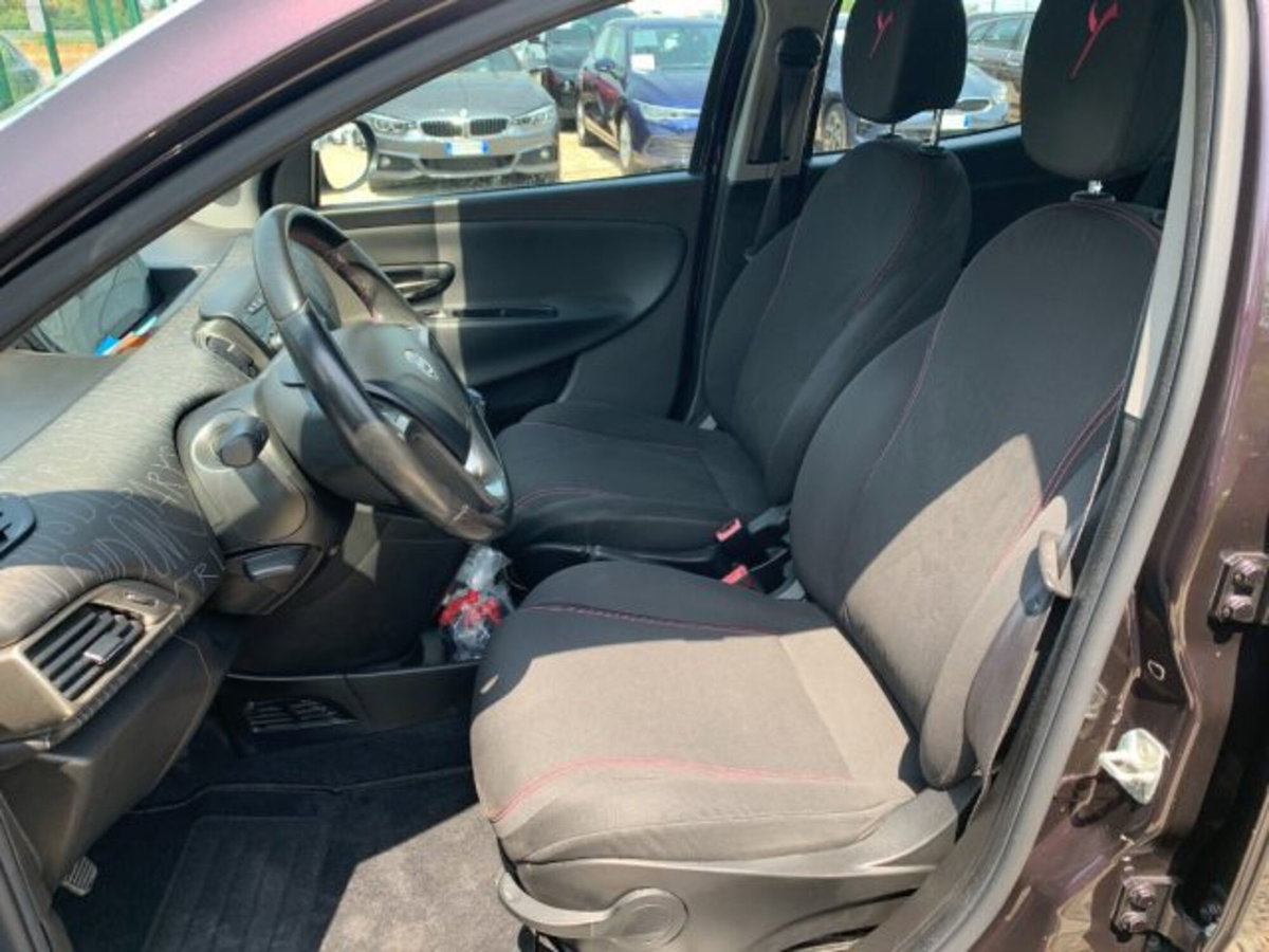 Lancia Ypsilon 0.9 TwinAir 85 CV 5 porte Metano Ecochic Gold (9)