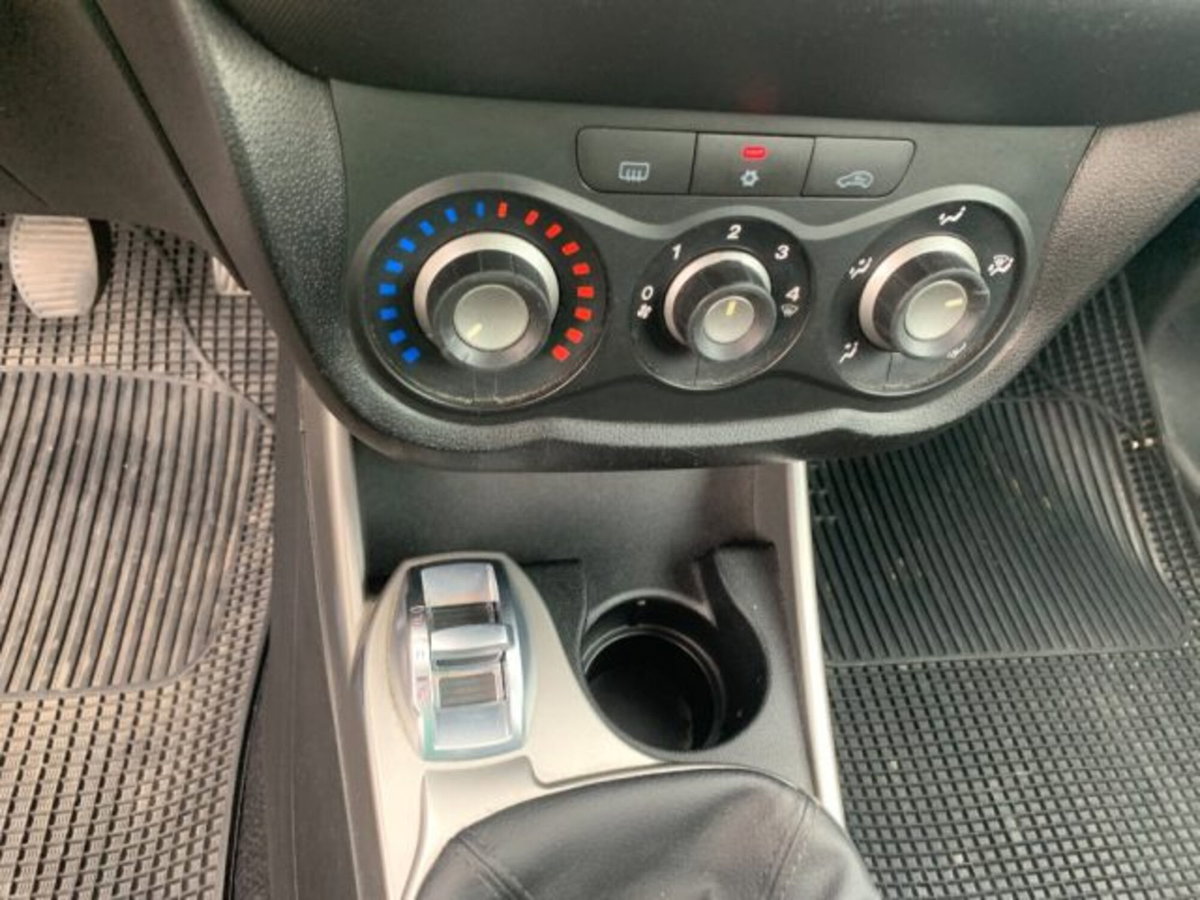Alfa Romeo MiTo 1.3 JTDm 85 CV S&S Progression (14)