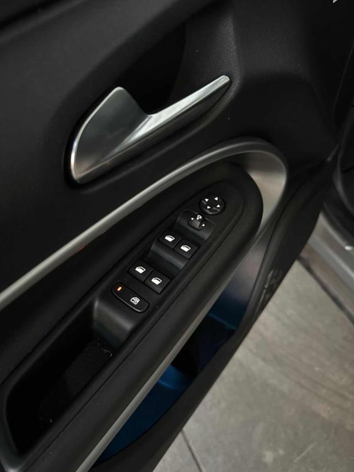 Jeep Avenger full-electric Summit fwd 156cv auto (7)