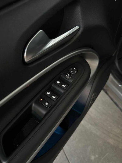 Jeep Avenger full-electric Summit fwd 156cv auto (7)