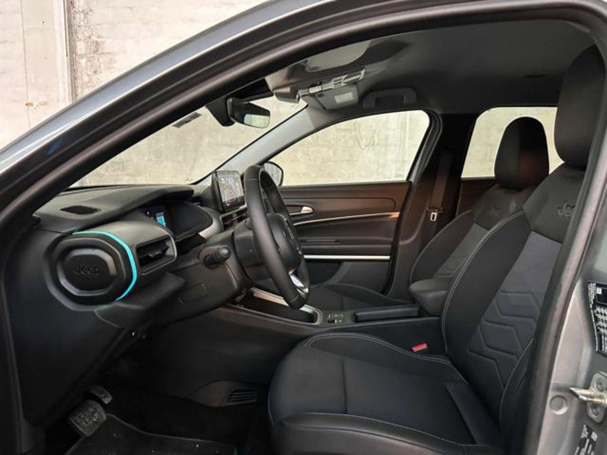 Jeep Avenger full-electric Summit fwd 156cv auto (8)