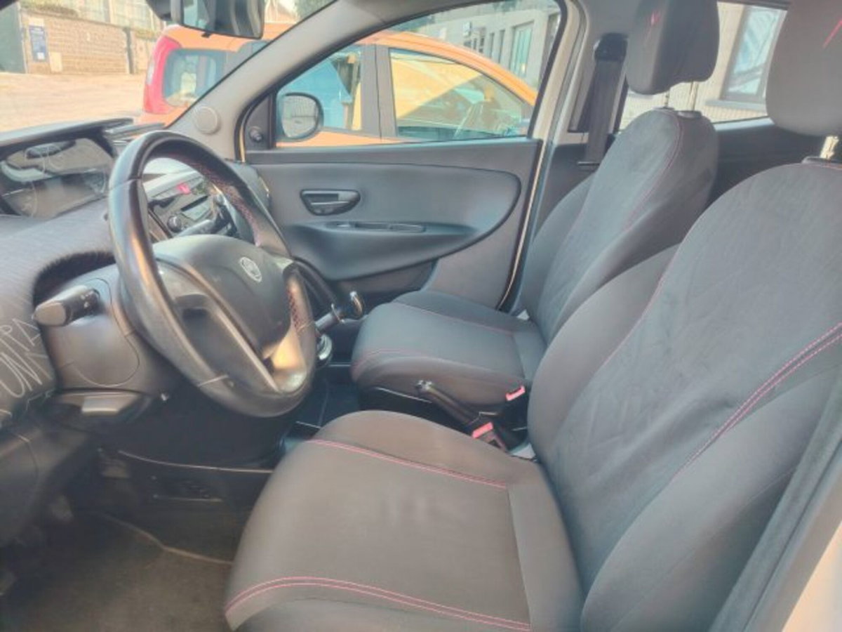 Lancia Ypsilon 1.2 69 CV 5 porte Elefantino (10)