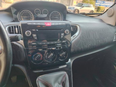 Lancia Ypsilon 1.2 69 CV 5 porte Elefantino (12)