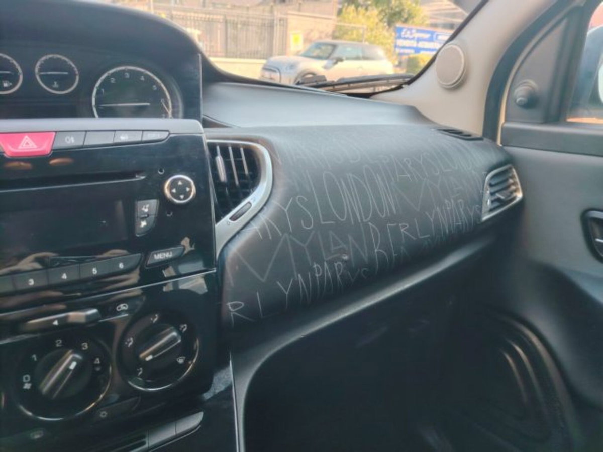 Lancia Ypsilon 1.2 69 CV 5 porte Elefantino (13)