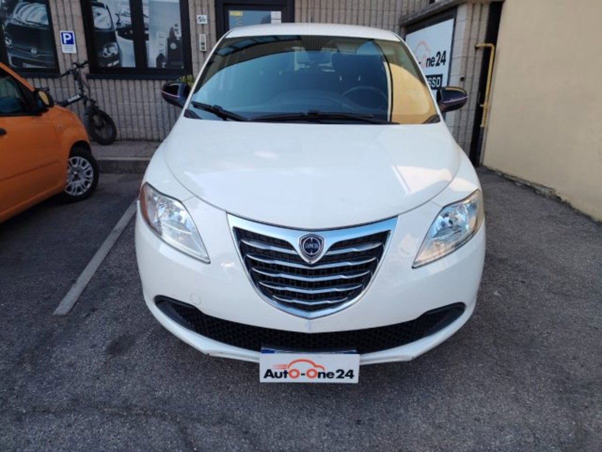 Lancia Ypsilon 1.2 69 CV 5 porte Elefantino (2)