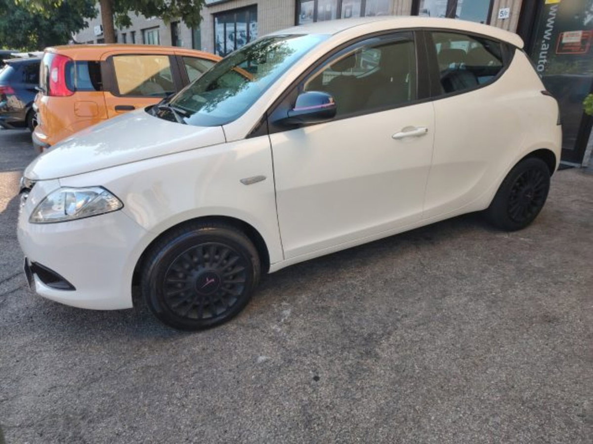 Lancia Ypsilon 1.2 69 CV 5 porte Elefantino (4)