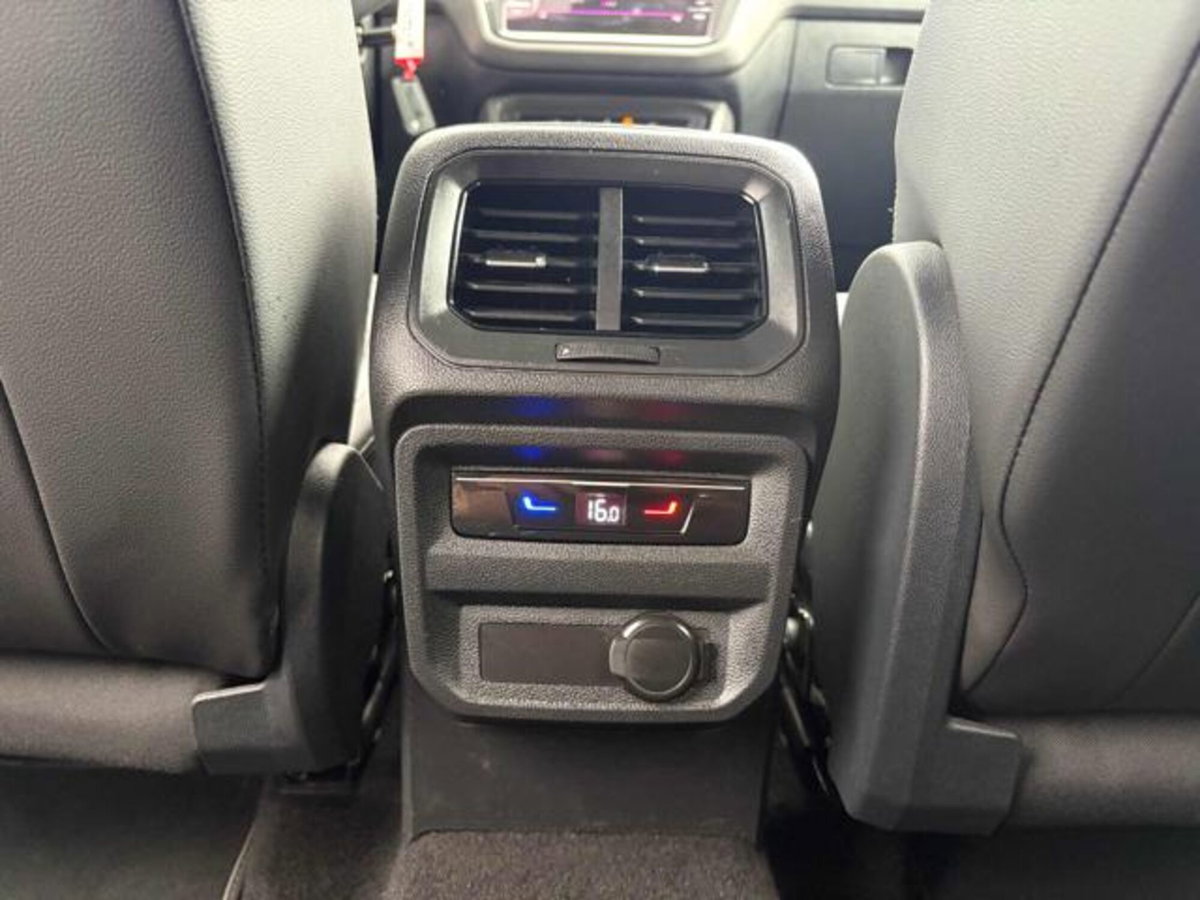 Volkswagen Tiguan 2.0 tdi R-Line 150cv dsg (18)