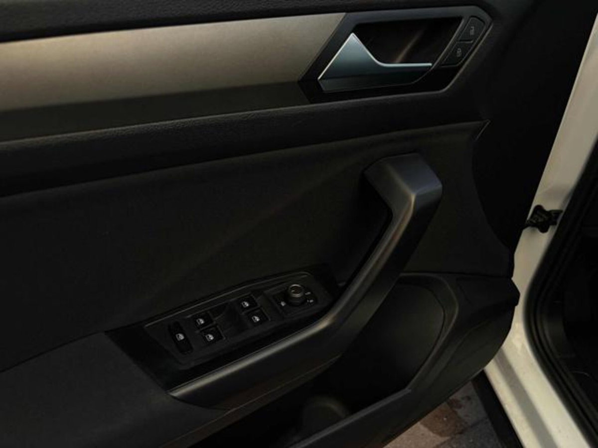 Volkswagen T-Roc 2.0 tdi R-Line 4motion 150cv dsg (16)