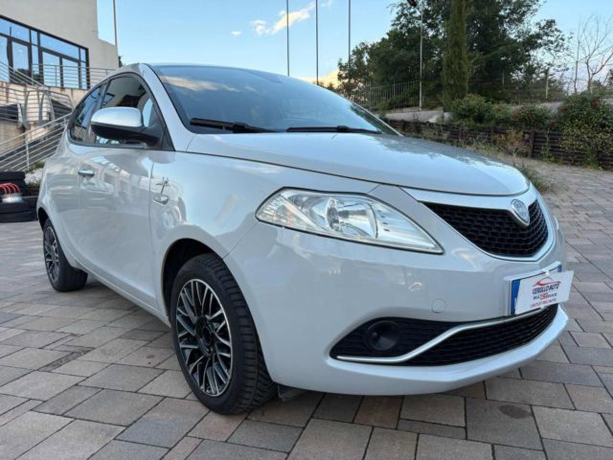 Lancia Ypsilon 1.3 MJT 16V 95 CV 5 porte S&S Mya (2)