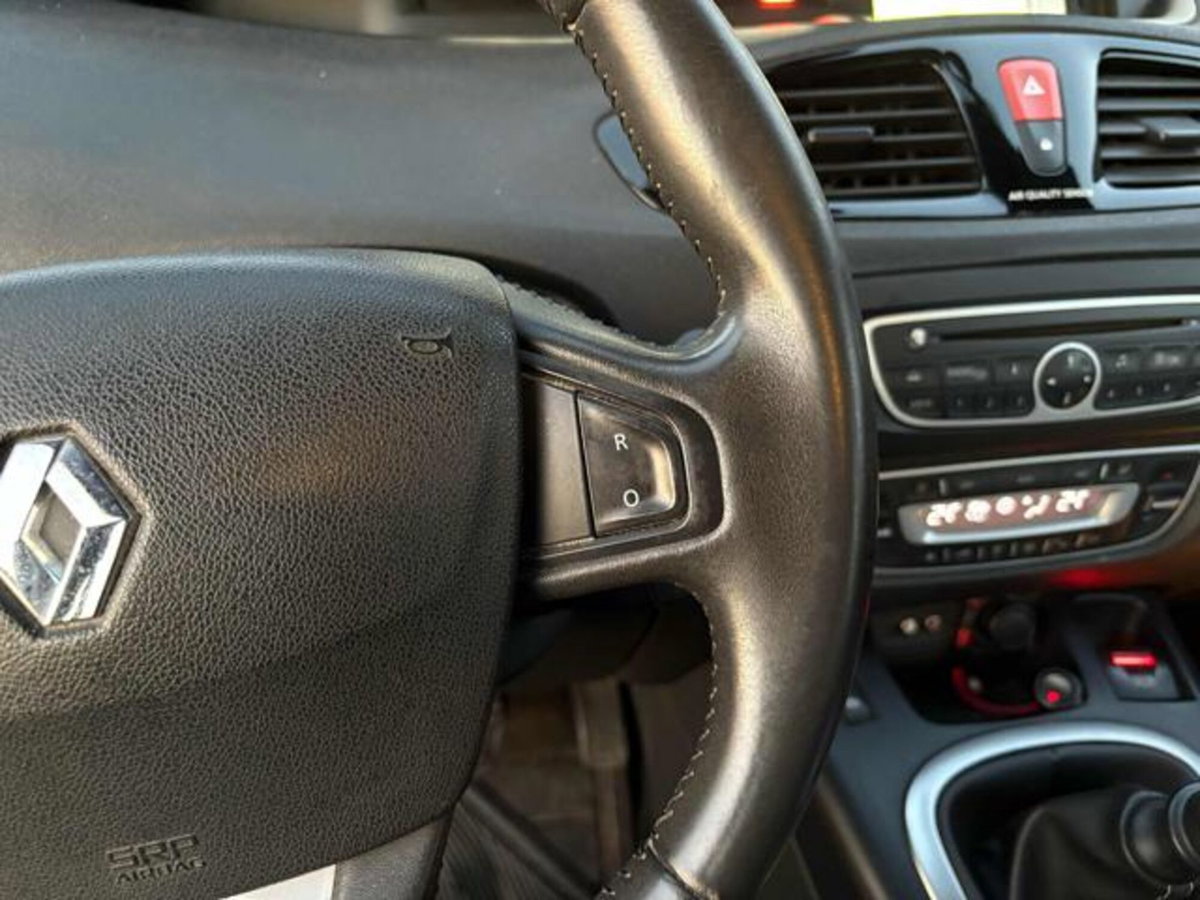 Renault Scenic E-Tech Electric 1.5 dCi 110CV Luxe (11)