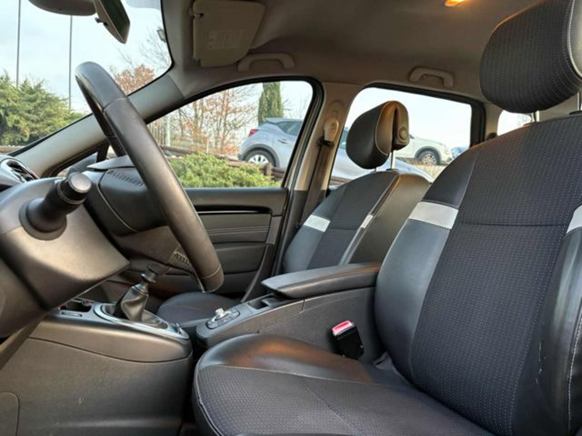 Renault Scenic E-Tech Electric 1.5 dCi 110CV Luxe (6)