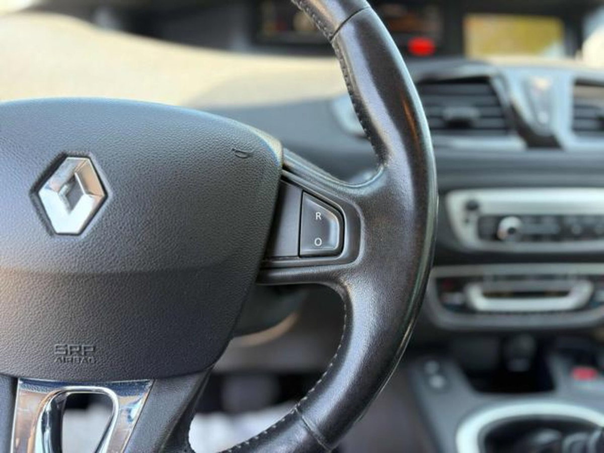 Renault Scenic E-Tech Electric 1.5 dCi 110CV Attractive (12)