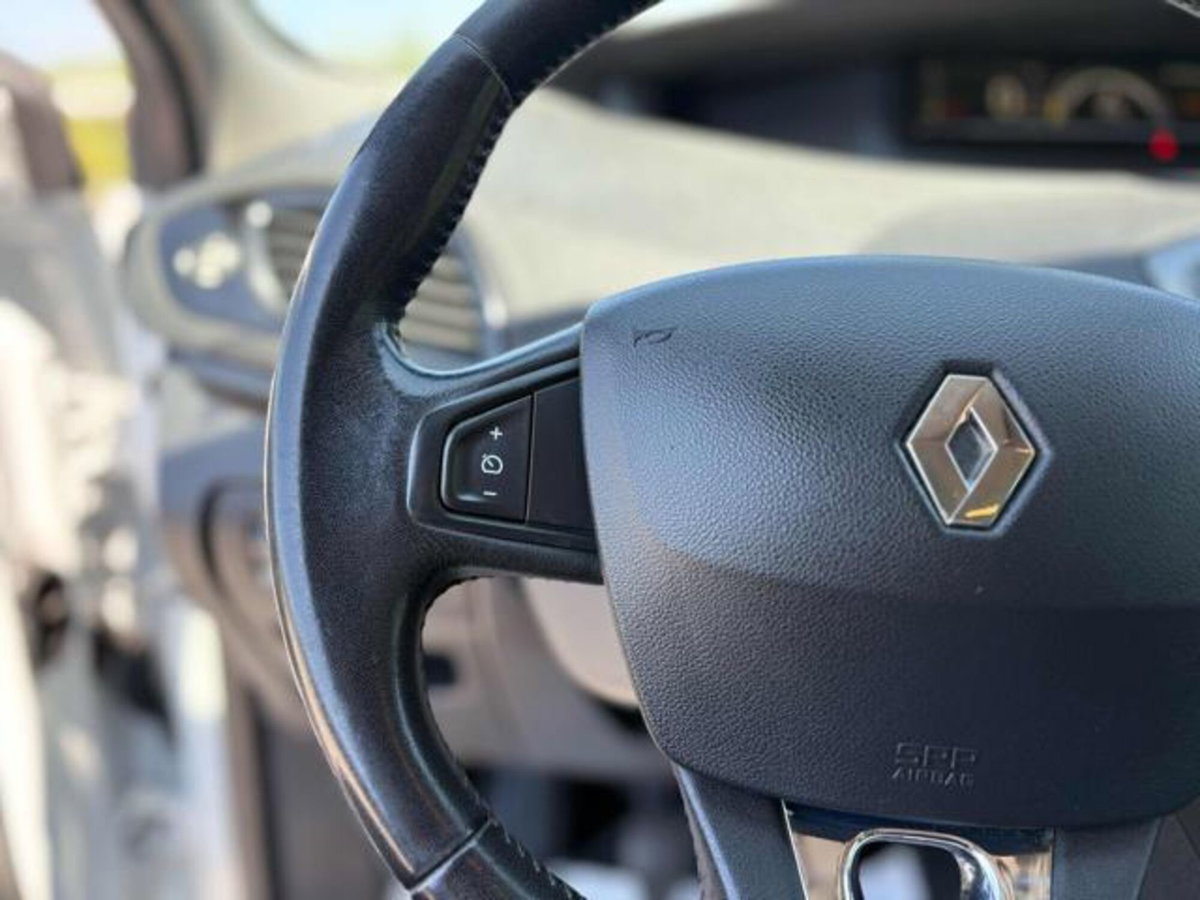 Renault Scenic E-Tech Electric 1.5 dCi 110CV Attractive (13)