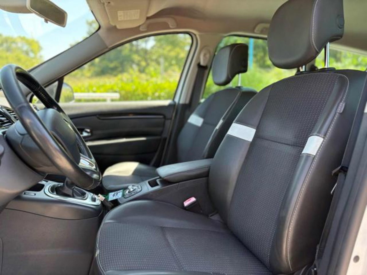 Renault Scenic E-Tech Electric 1.5 dCi 110CV Attractive (7)