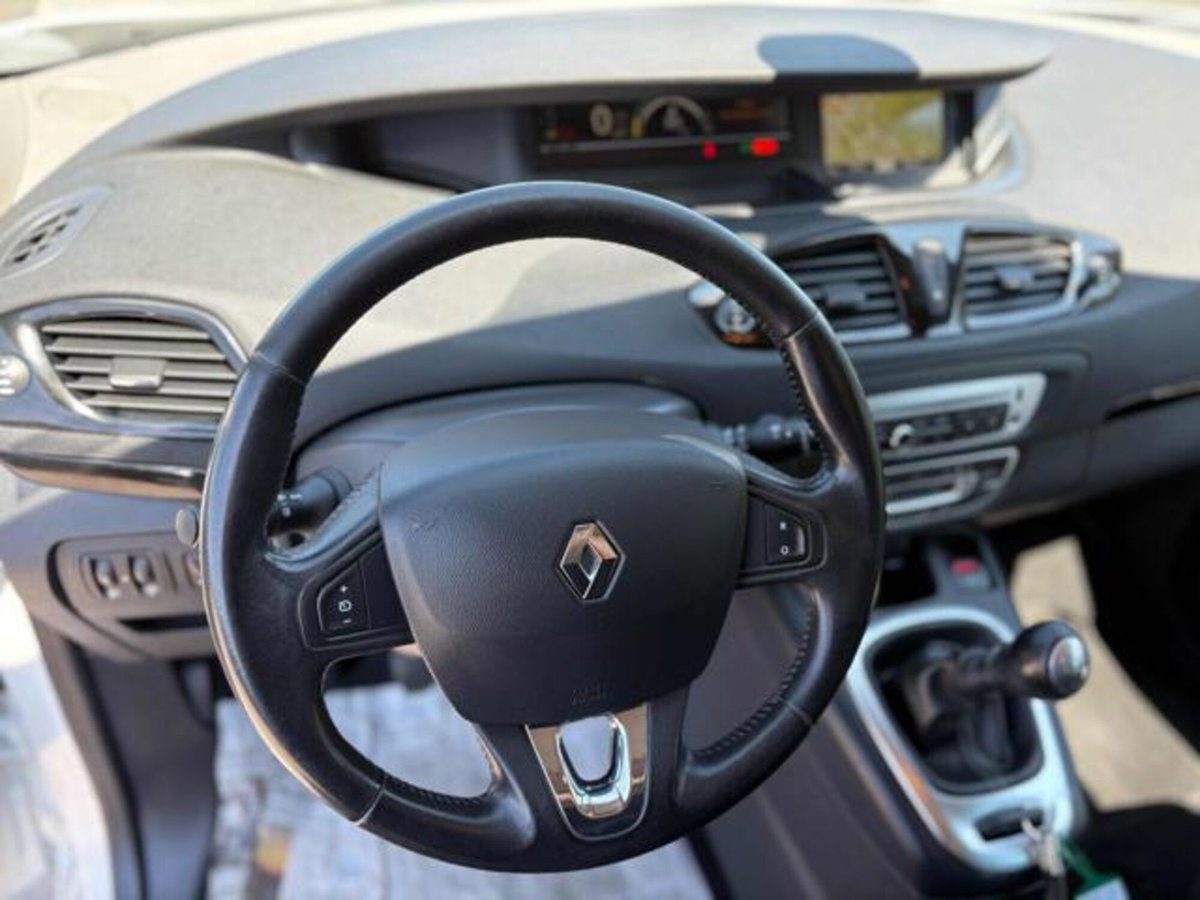 Renault Scenic E-Tech Electric 1.5 dCi 110CV Attractive (8)