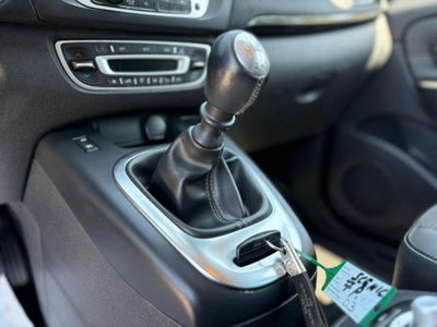 Renault Scenic E-Tech Electric 1.5 dCi 110CV Attractive (9)