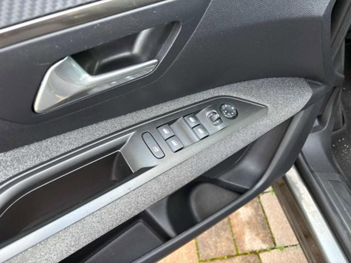 Peugeot 3008 BlueHDi 120 S&S Business (18)