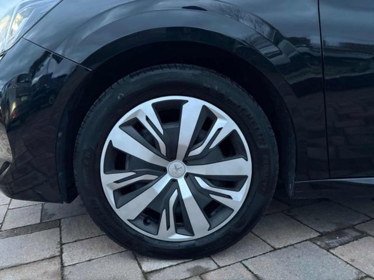 Peugeot 208 BlueHDi 100 Stop&Start 5 porte GT (14)