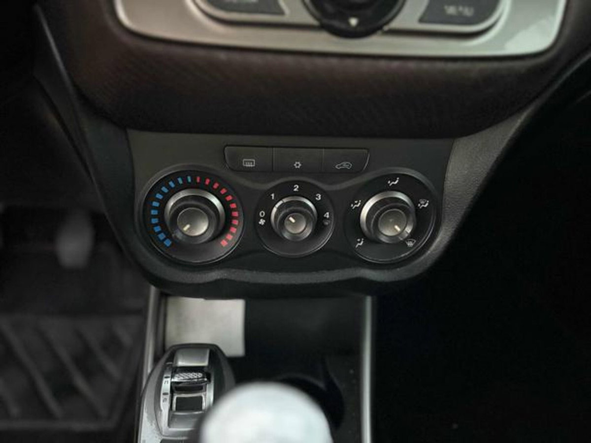 Alfa Romeo MiTo 1.6 JTDm 16V Distinctive (10)