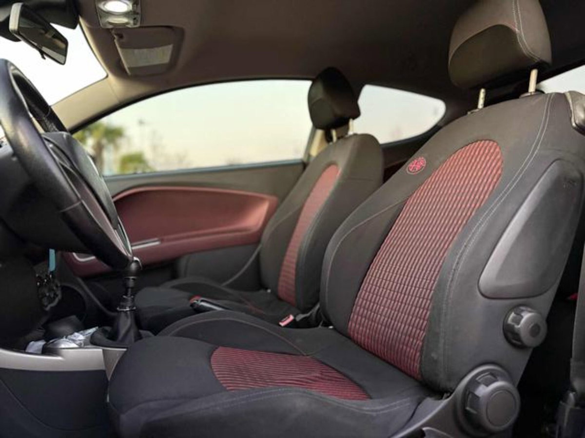 Alfa Romeo MiTo 1.6 JTDm 16V Distinctive (6)