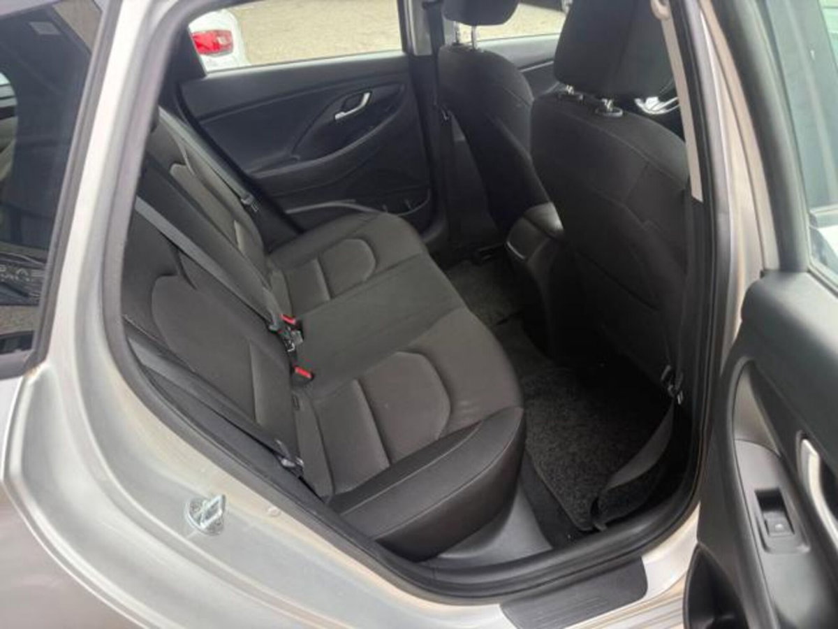 Hyundai i30 Station Wagon 1.6 CRDi 110 CV Go! (11)