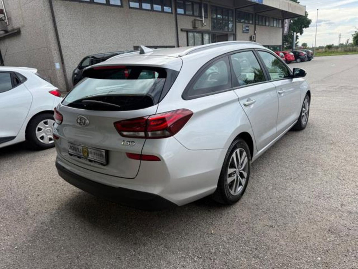 Hyundai i30 Station Wagon 1.6 CRDi 110 CV Go! (4)