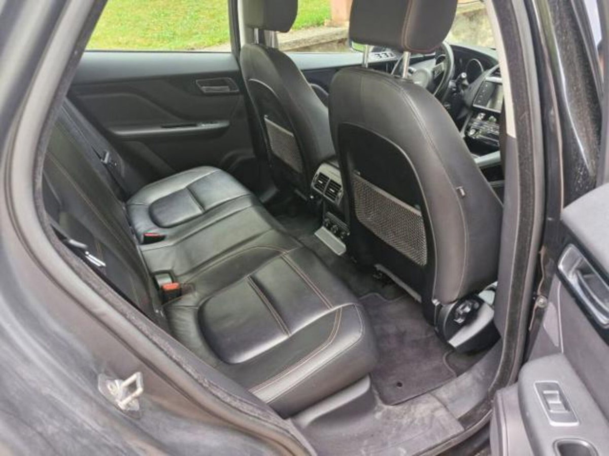 Jaguar F-Pace 2.0 D 180 CV aut. Prestige (11)