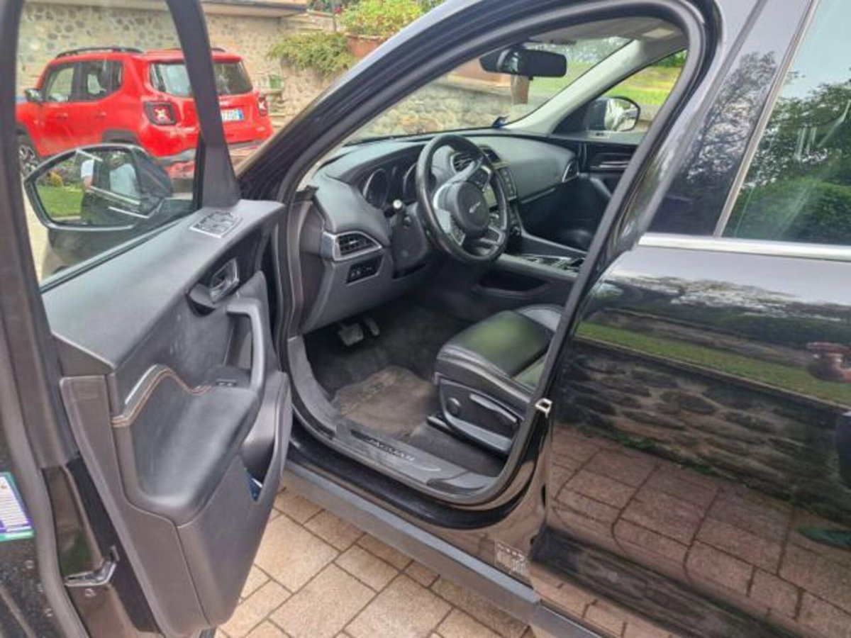 Jaguar F-Pace 2.0 D 180 CV aut. Prestige (8)