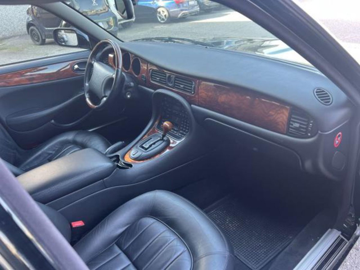 Jaguar XJ 4.0 cat Executive (14)