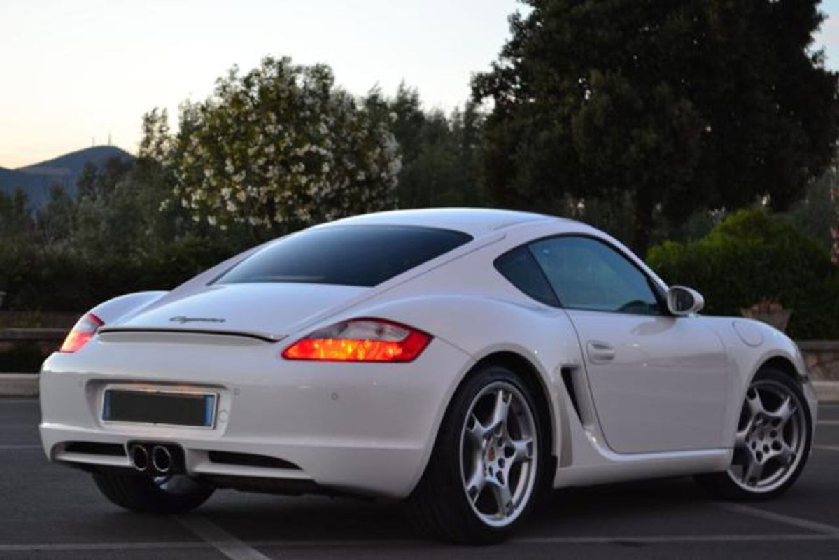 Porsche Cayman 2.7 (2)