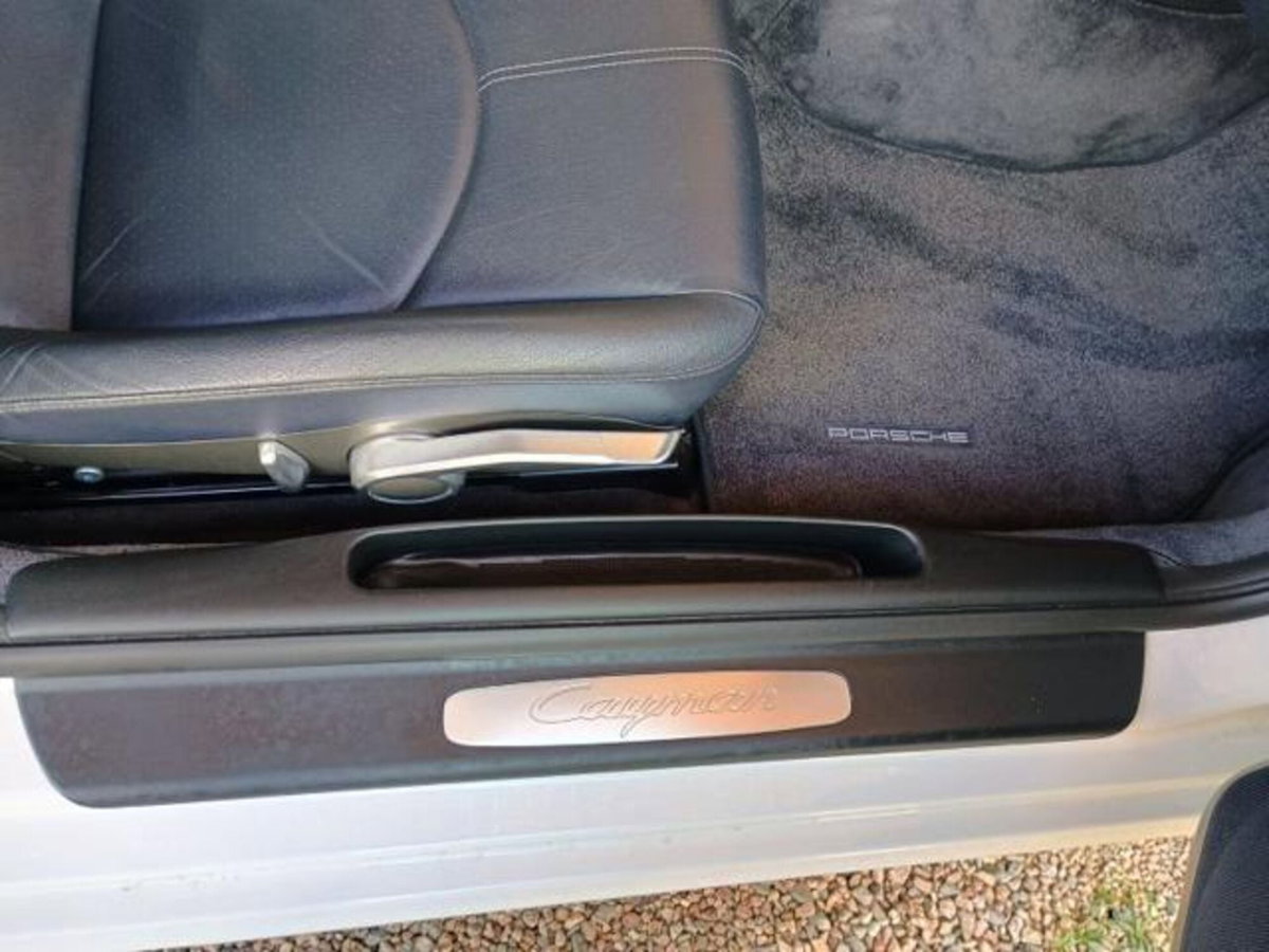 Porsche Cayman 2.7 (7)