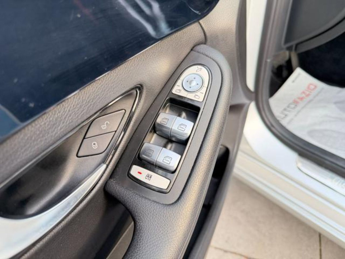 Mercedes-Benz Classe C 180 d Auto Executive (19)