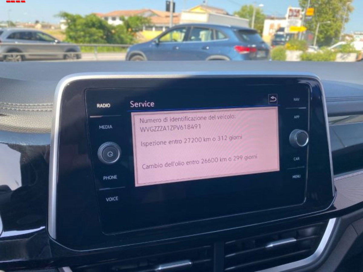 Volkswagen T-Roc 1.5 tsi R-Line dsg (8)