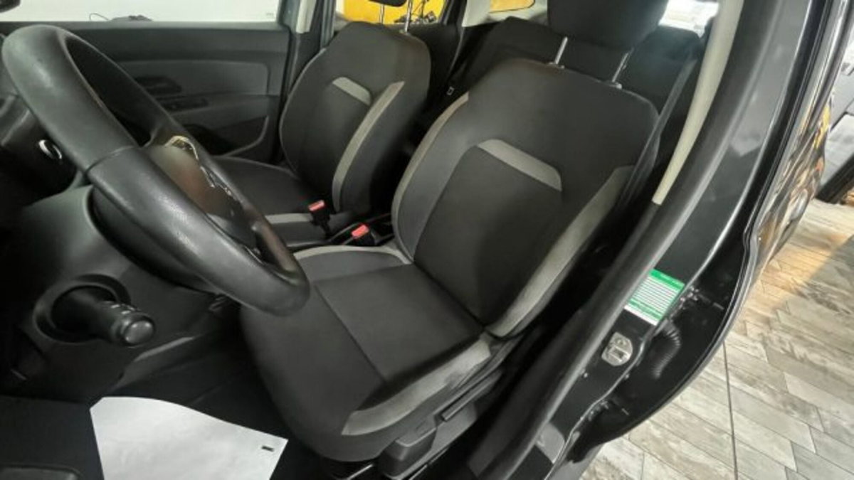 Dacia Duster 1.0 TCe 100 CV ECO-G 4x2 Essential (8)