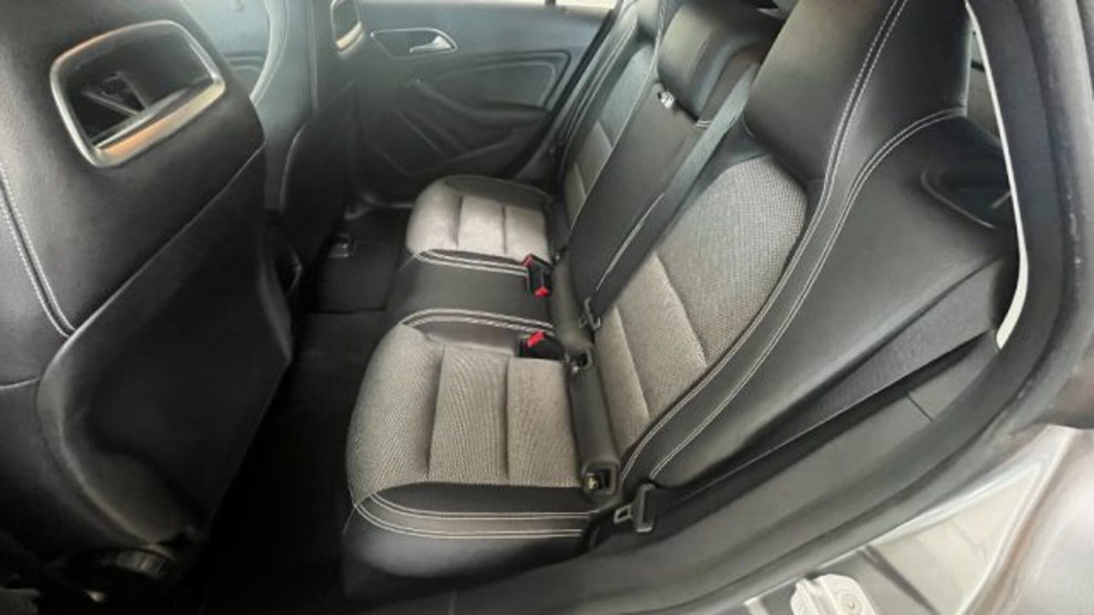 Mercedes-Benz CLA Shooting Brake 180 d Automatic Executive (15)