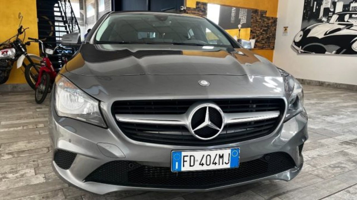 Mercedes-Benz CLA Shooting Brake 180 d Automatic Executive (2)