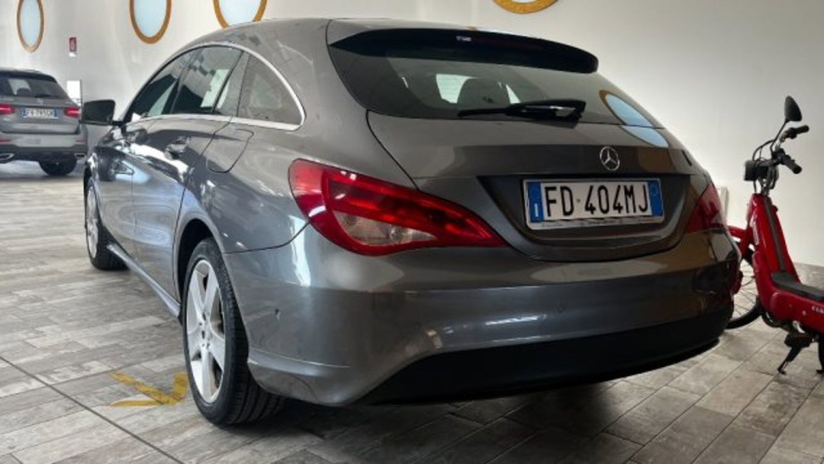 Mercedes-Benz CLA Shooting Brake 180 d Automatic Executive (4)