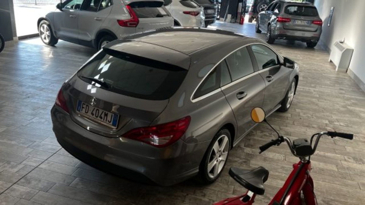 Mercedes-Benz CLA Shooting Brake 180 d Automatic Executive (5)