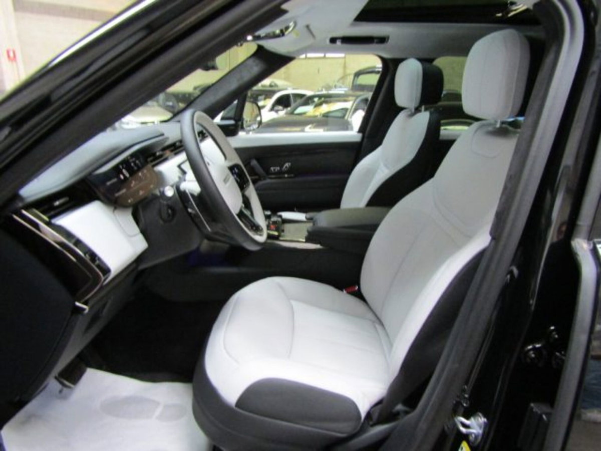 Land Rover Range Rover Sport 4.4 V8 First Edition (8)