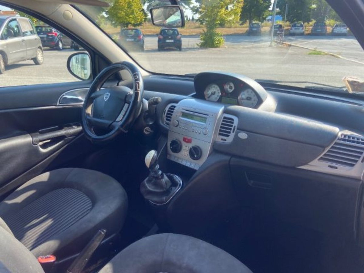 Lancia Ypsilon 1.2 69 CV Diva (12)