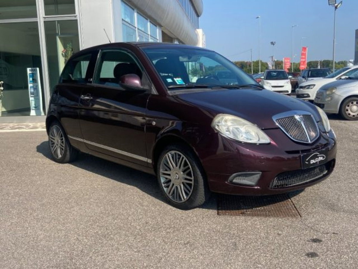 Lancia Ypsilon 1.2 69 CV Diva (2)