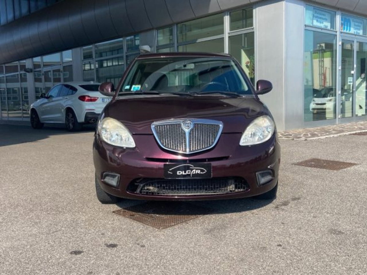 Lancia Ypsilon 1.2 69 CV Diva (4)